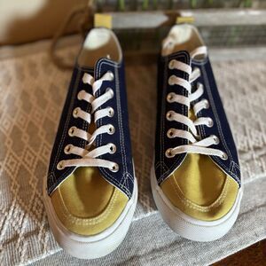 Skicks Montana Bobcats Unisex Women’s Size 9‎ and Men’s Size 7. Low-top Shoes.